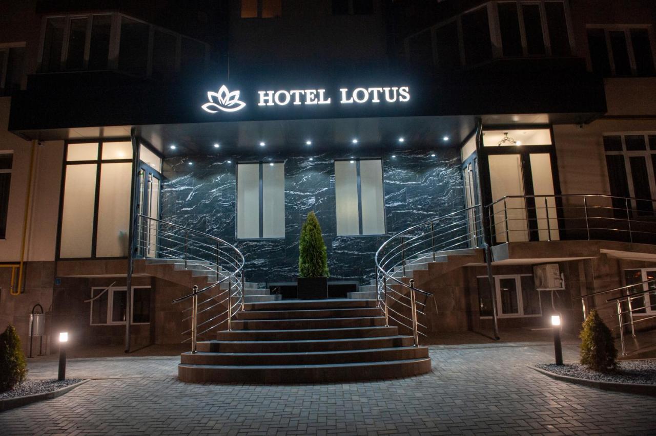 Lotus Hotel Chisinau Bagian luar foto