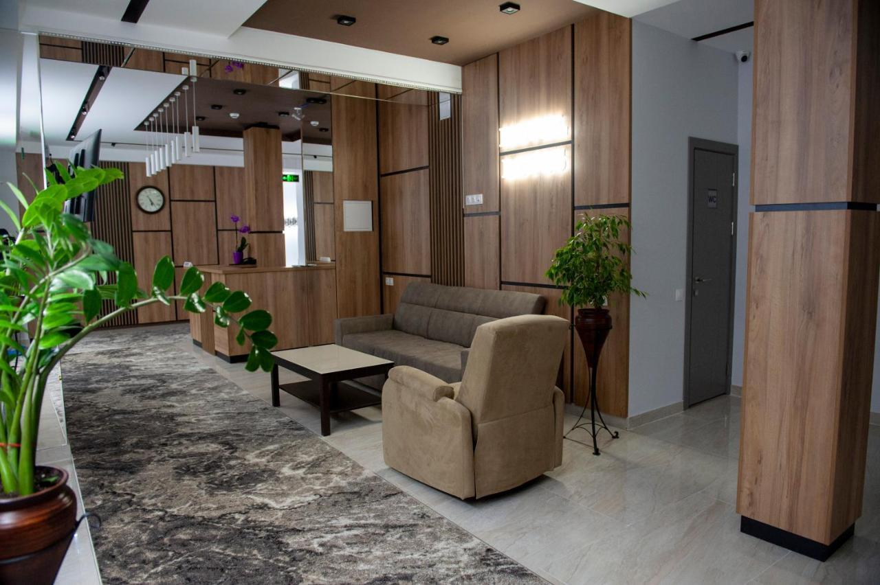 Lotus Hotel Chisinau Bagian luar foto