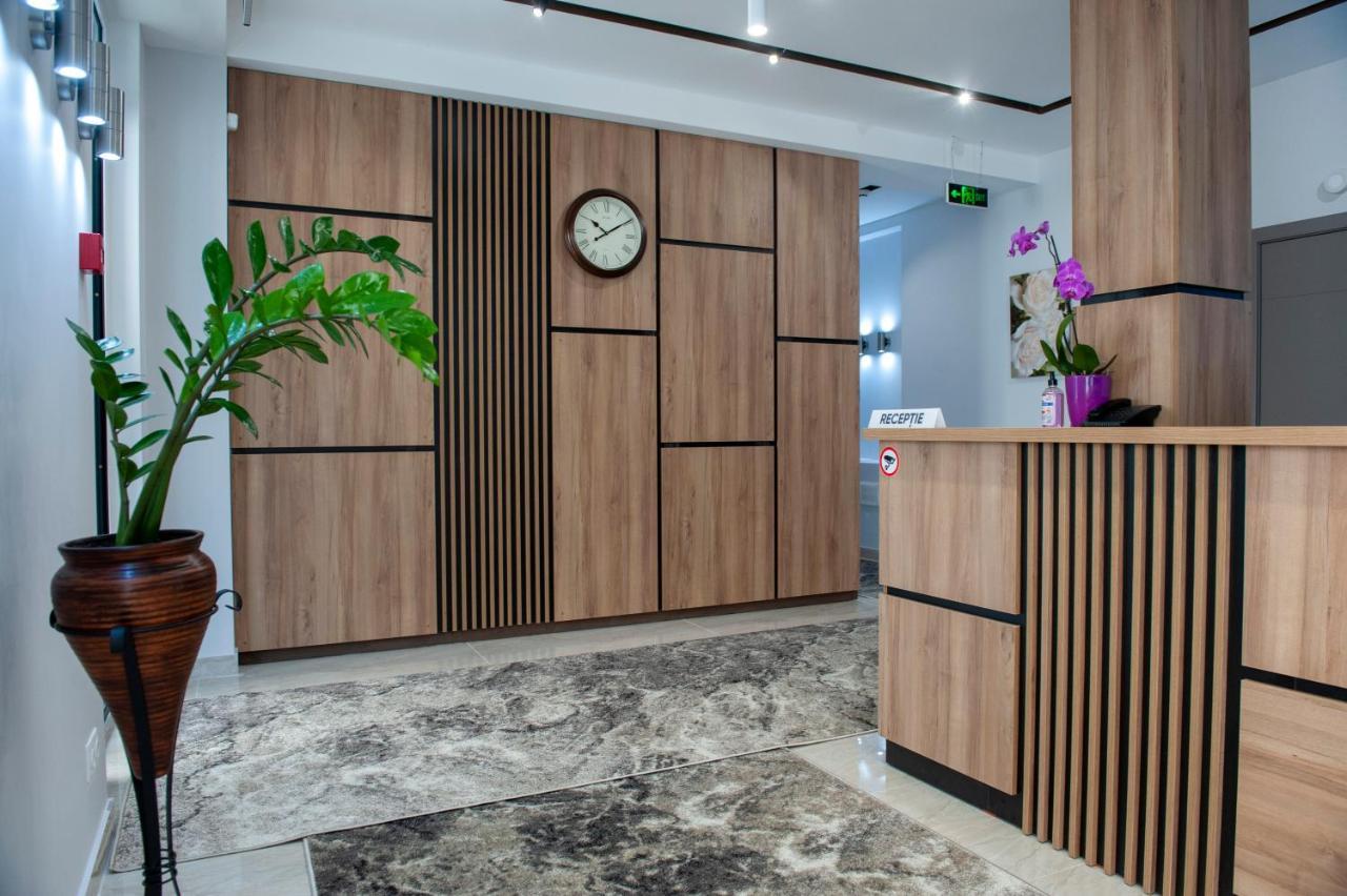 Lotus Hotel Chisinau Bagian luar foto