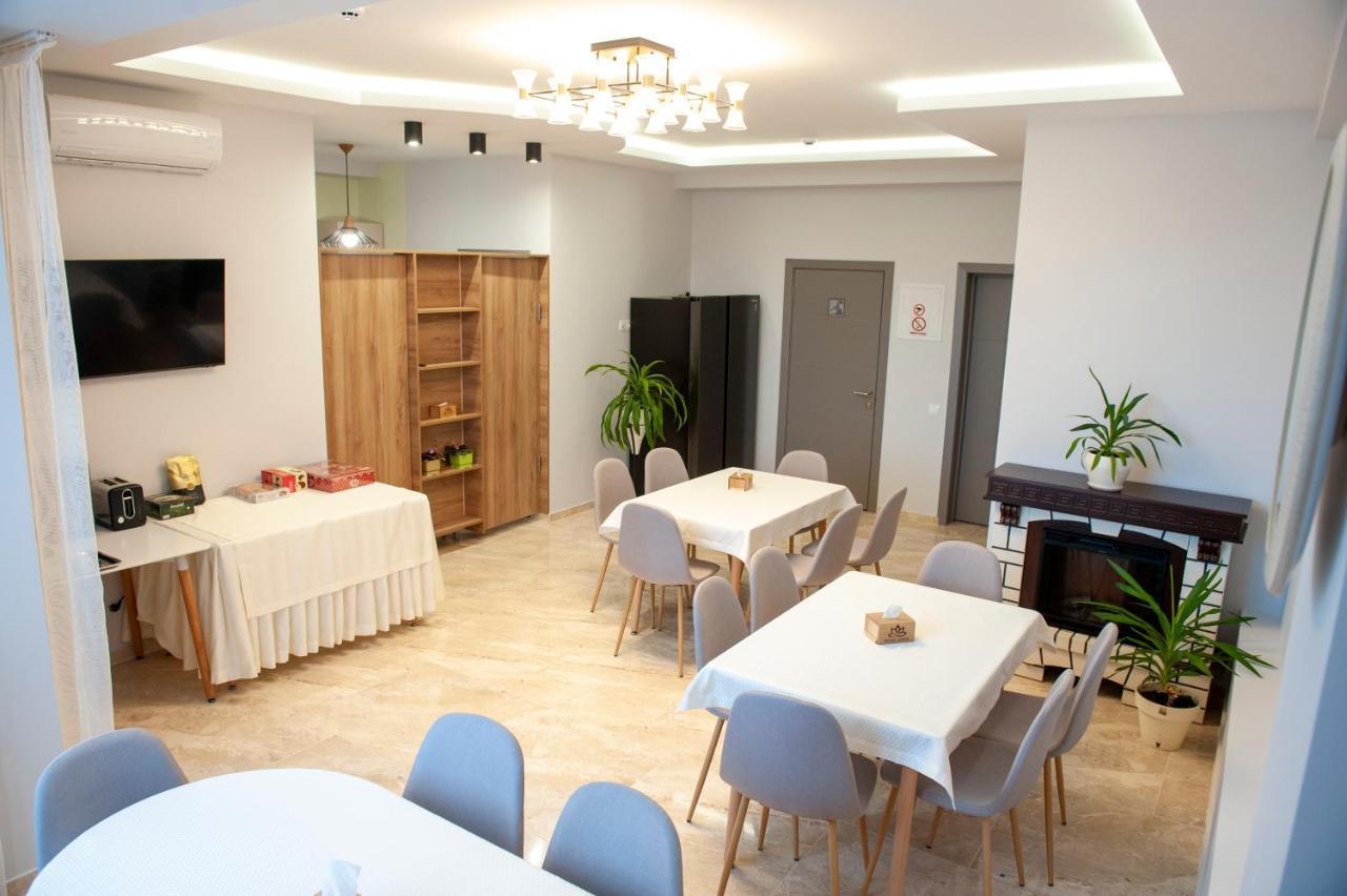 Lotus Hotel Chisinau Bagian luar foto
