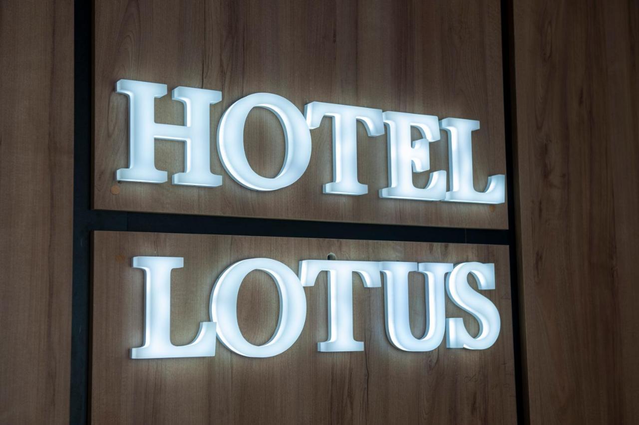 Lotus Hotel Chisinau Bagian luar foto
