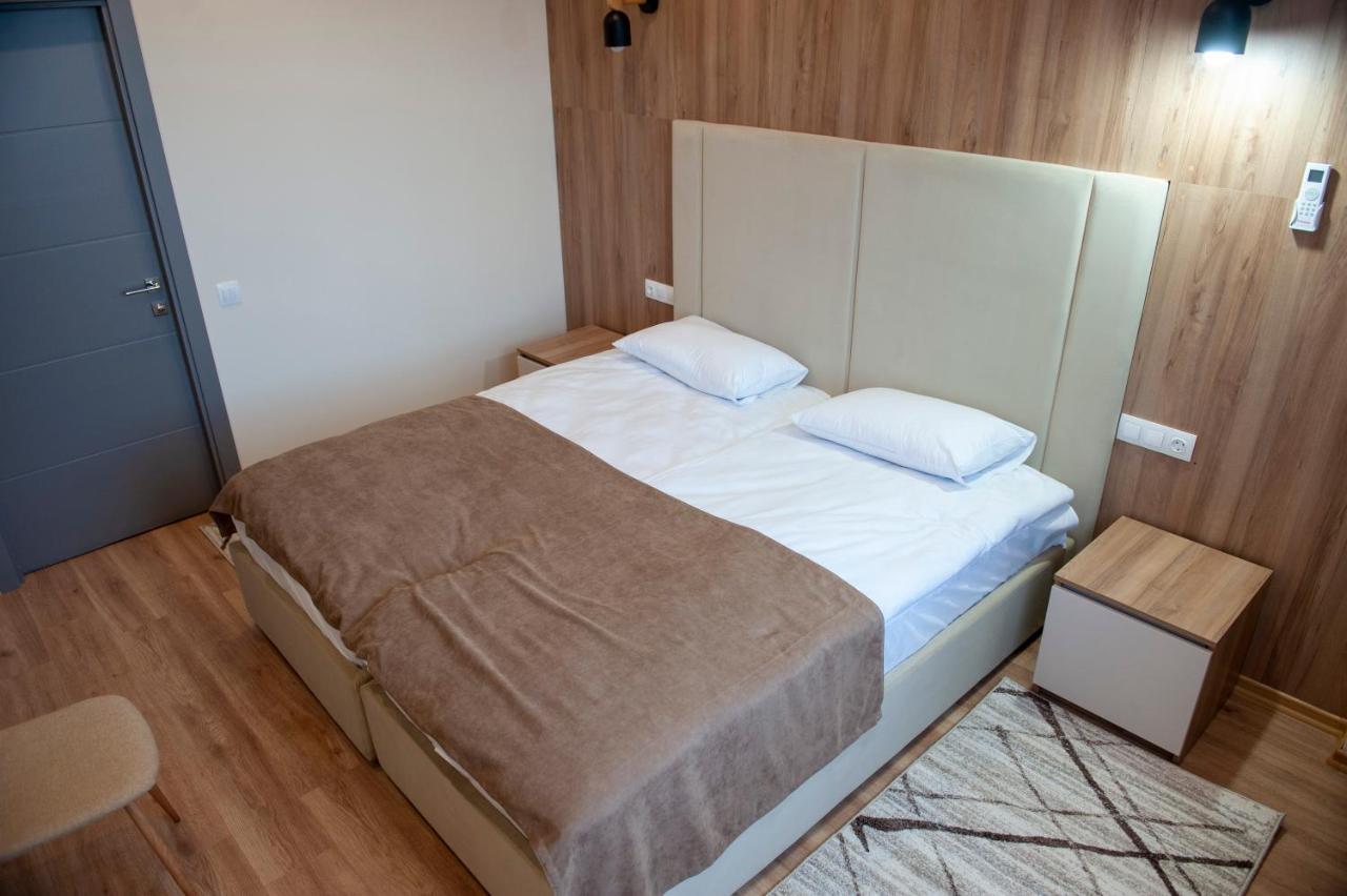Lotus Hotel Chisinau Bagian luar foto