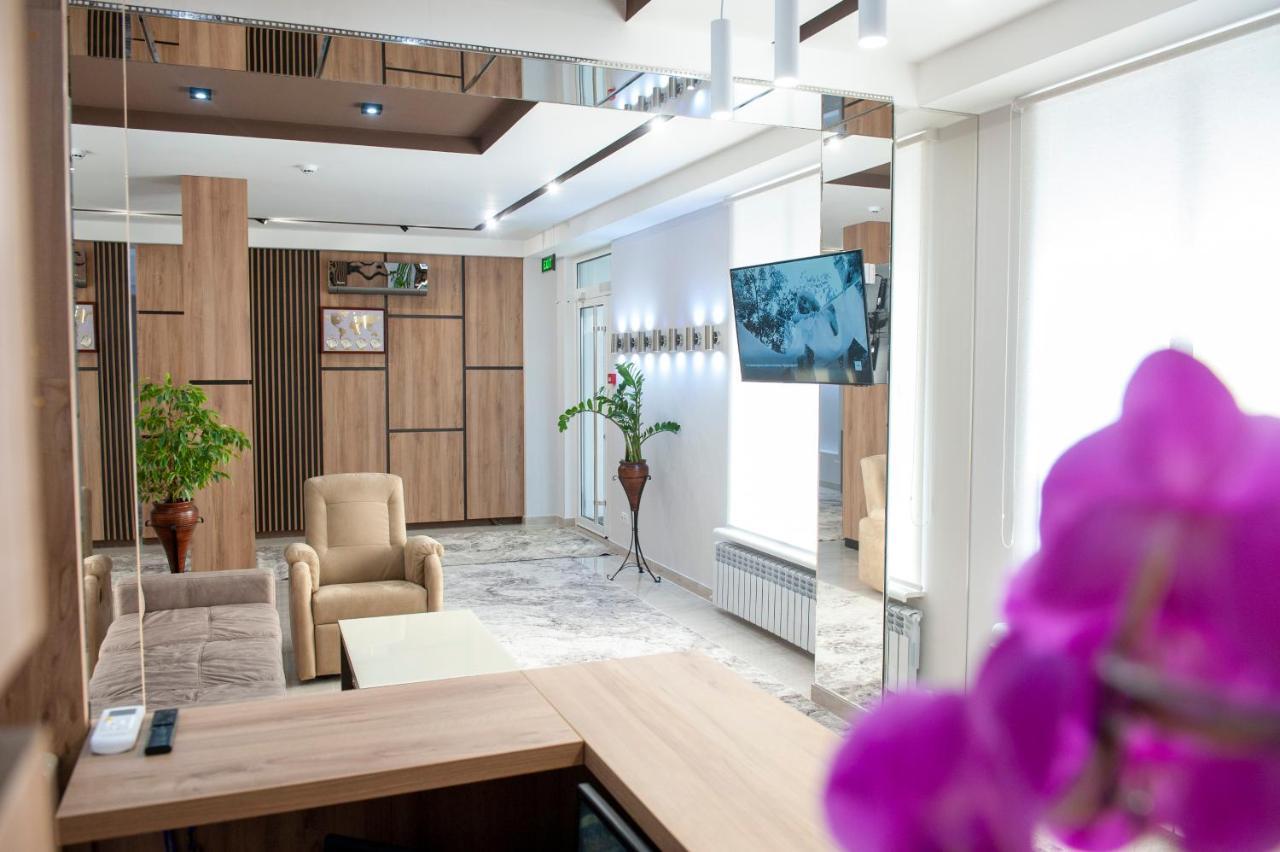 Lotus Hotel Chisinau Bagian luar foto