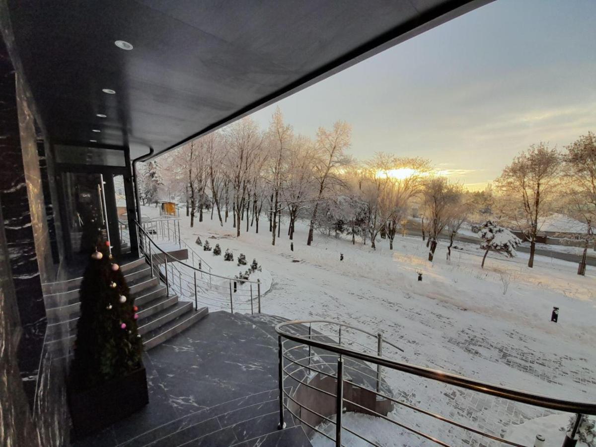 Lotus Hotel Chisinau Bagian luar foto