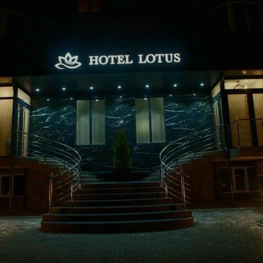 Lotus Hotel Chisinau Bagian luar foto