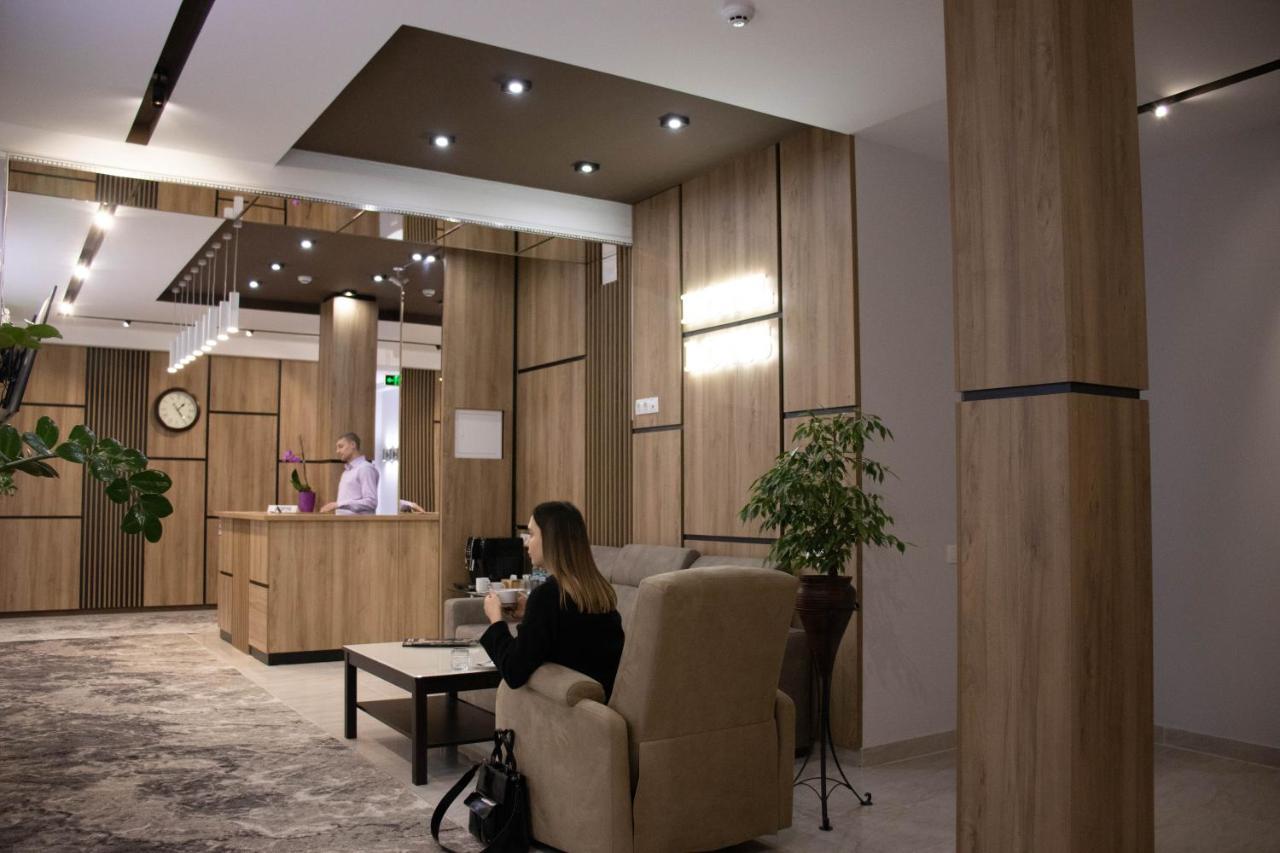 Lotus Hotel Chisinau Bagian luar foto