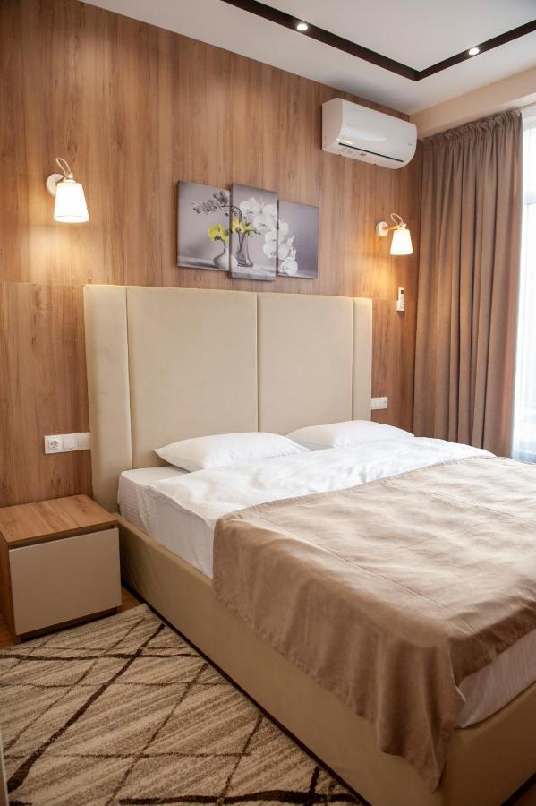 Lotus Hotel Chisinau Bagian luar foto