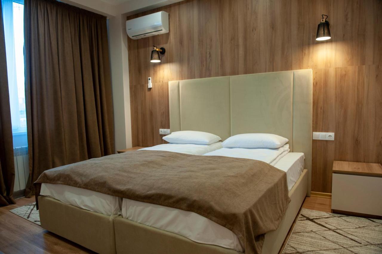 Lotus Hotel Chisinau Bagian luar foto