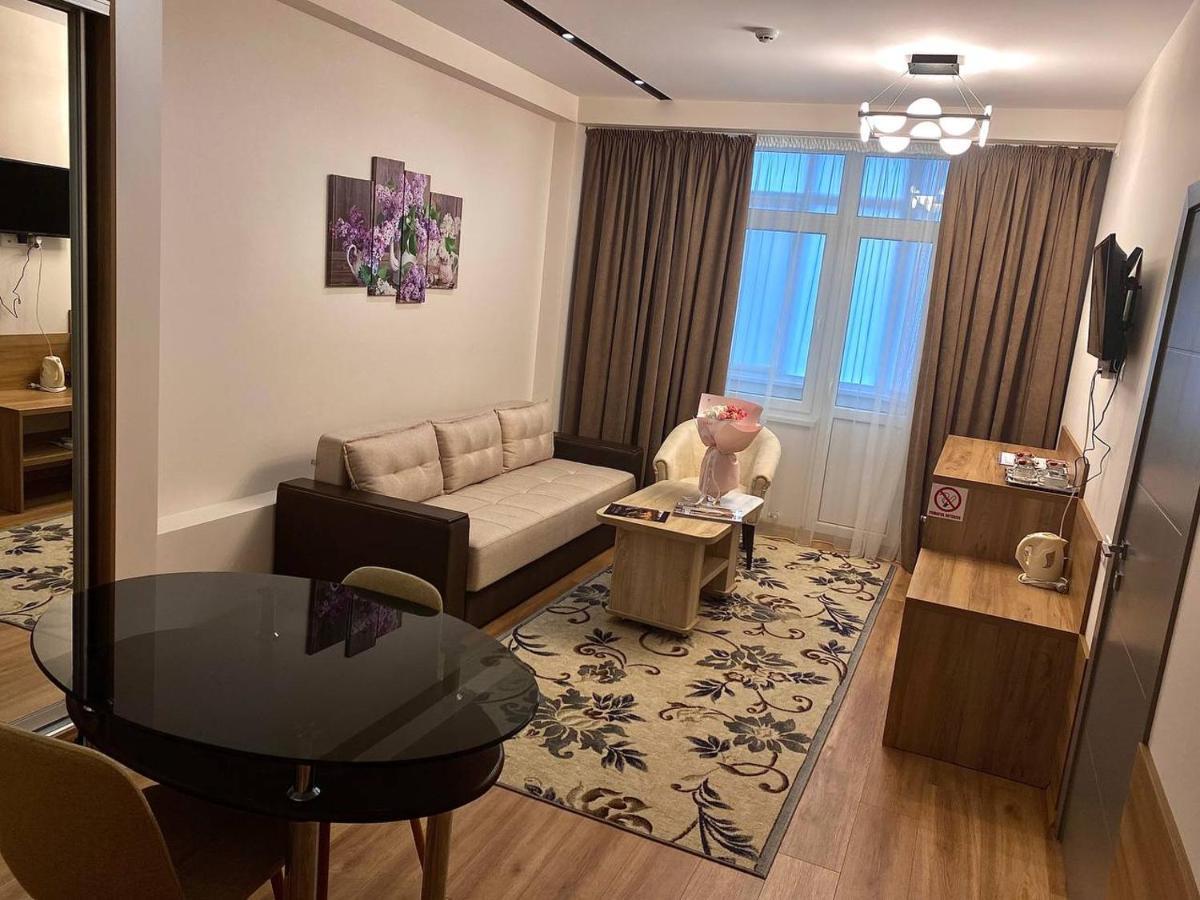 Lotus Hotel Chisinau Bagian luar foto