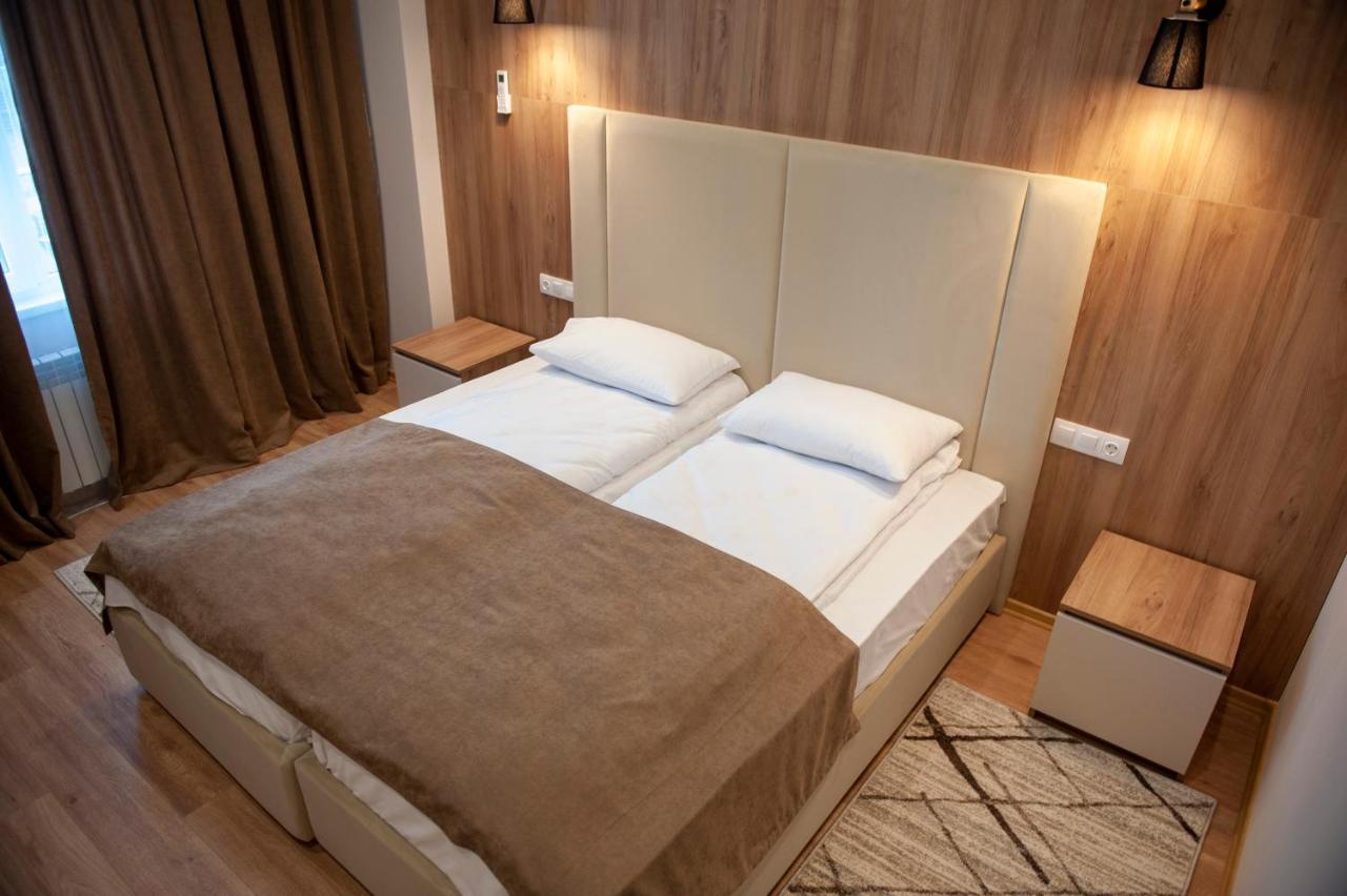Lotus Hotel Chisinau Bagian luar foto